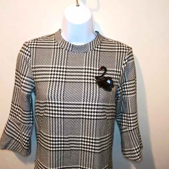 H&M Retro Style Black & White Houndstooth Sequinned Swan Brooch Sheath Dress - Picture 2 of 12